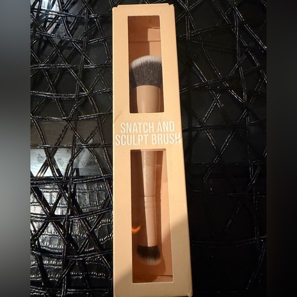 Beauty Creations Other - Beauty Creations Snatch and Sculpt Brush